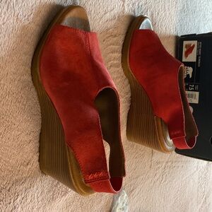 Sorel wedge 7 1/2 coral After Hours Slingback NWT have Box